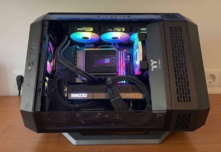 Monster PC | Ryzen 7 9800X3D | RTX 5080 | 4TB SSD + Dozen, Computers en Software, Desktop Pc's, Ophalen, 32 GB, Zo goed als nieuw