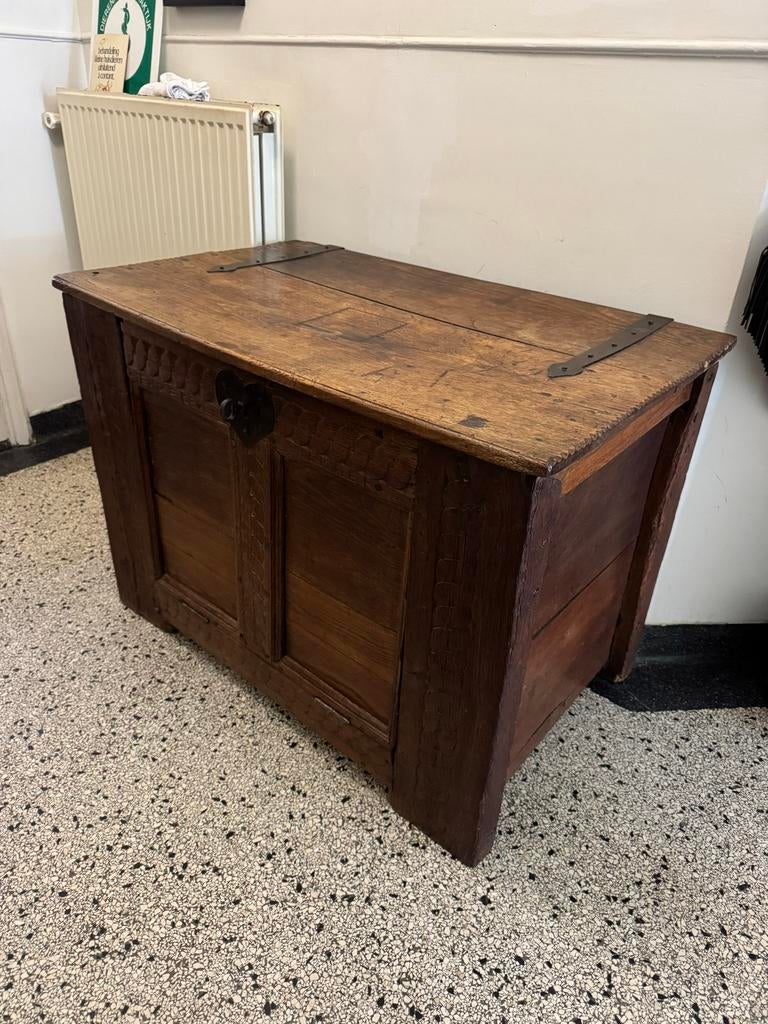 Antieke houten dekenkist met metalen beslag, anno 1840, Ophalen