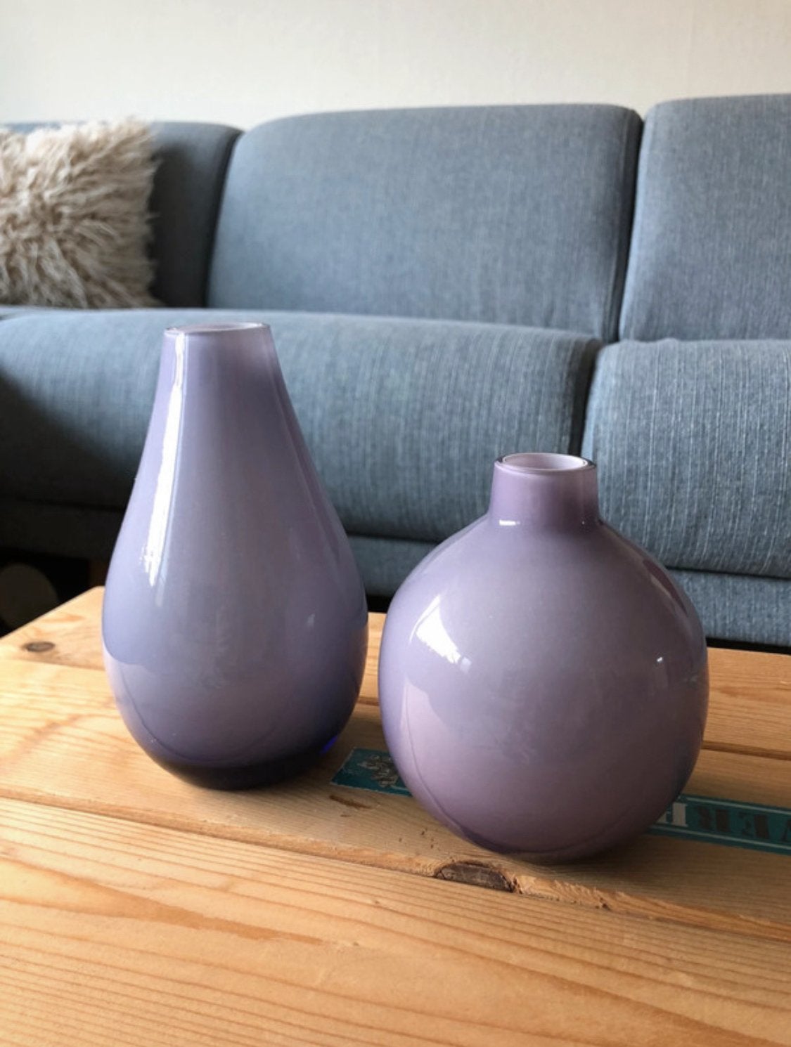 Set van 2 lila glazen vazen, Ophalen of Verzenden, Zo goed als nieuw, Overige kleuren