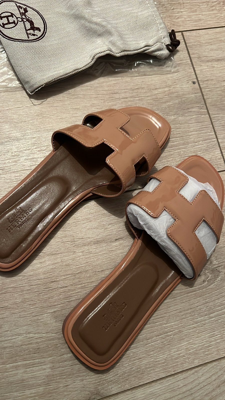 Hermès Oran Sandalen - Nieuwstaat, Kleding | Dames, Schoenen, Slippers, Beige, Nieuw, Ophalen of Verzenden