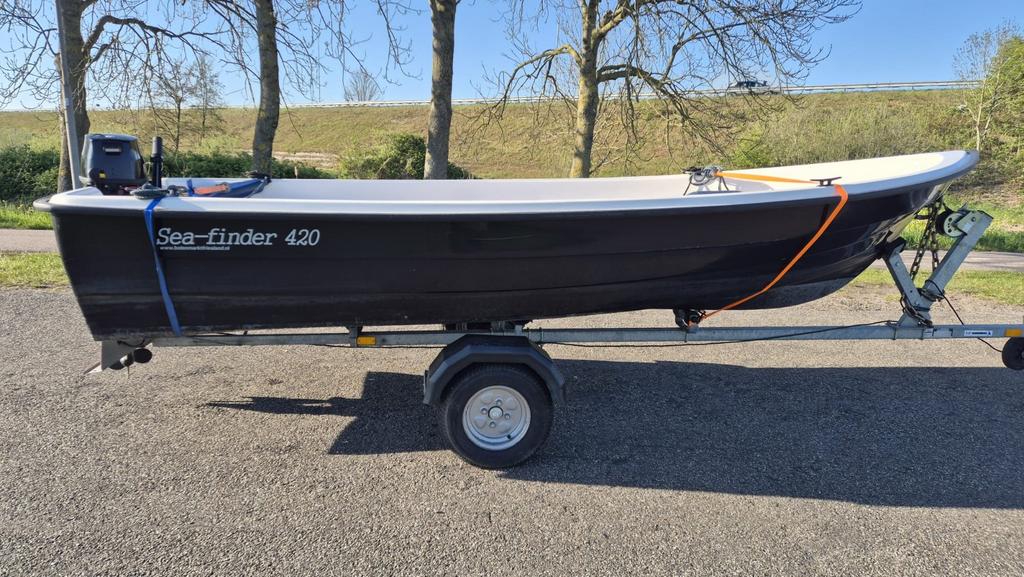 Seafinder 420 met kussenset, kalf boottrailer, tohatsu 6pk, Ophalen, Zo goed als nieuw, Overige typen, Motorboot
