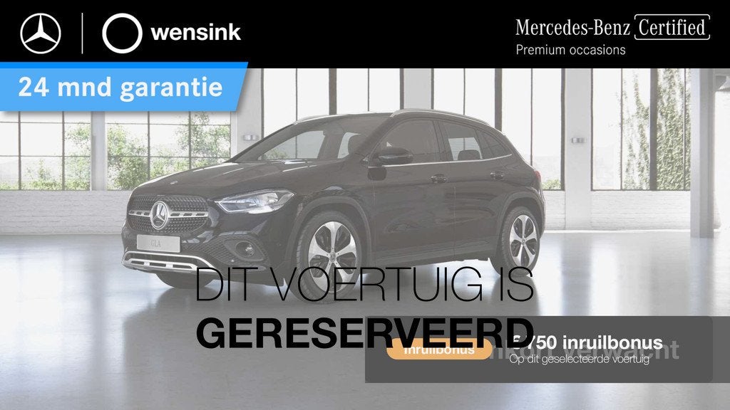 Mercedes-Benz GLA-klasse 180 Luxury Line | Achteruitrijcamer, Auto's, Mercedes-Benz, Gebruikt, 4 cilinders, Leder en Stof, Zwart