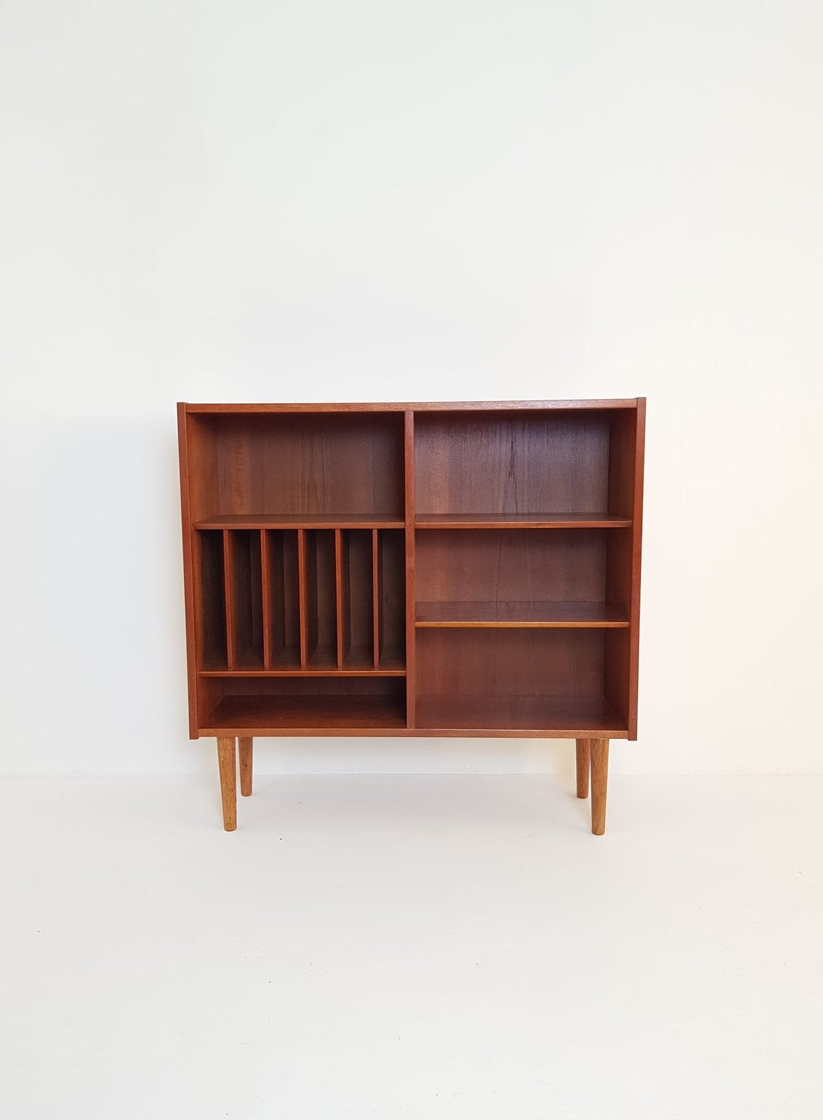 Vintage deense Hundevad wand kast platen | lp’s teak fineer, Ophalen of Verzenden, Huis en Inrichting