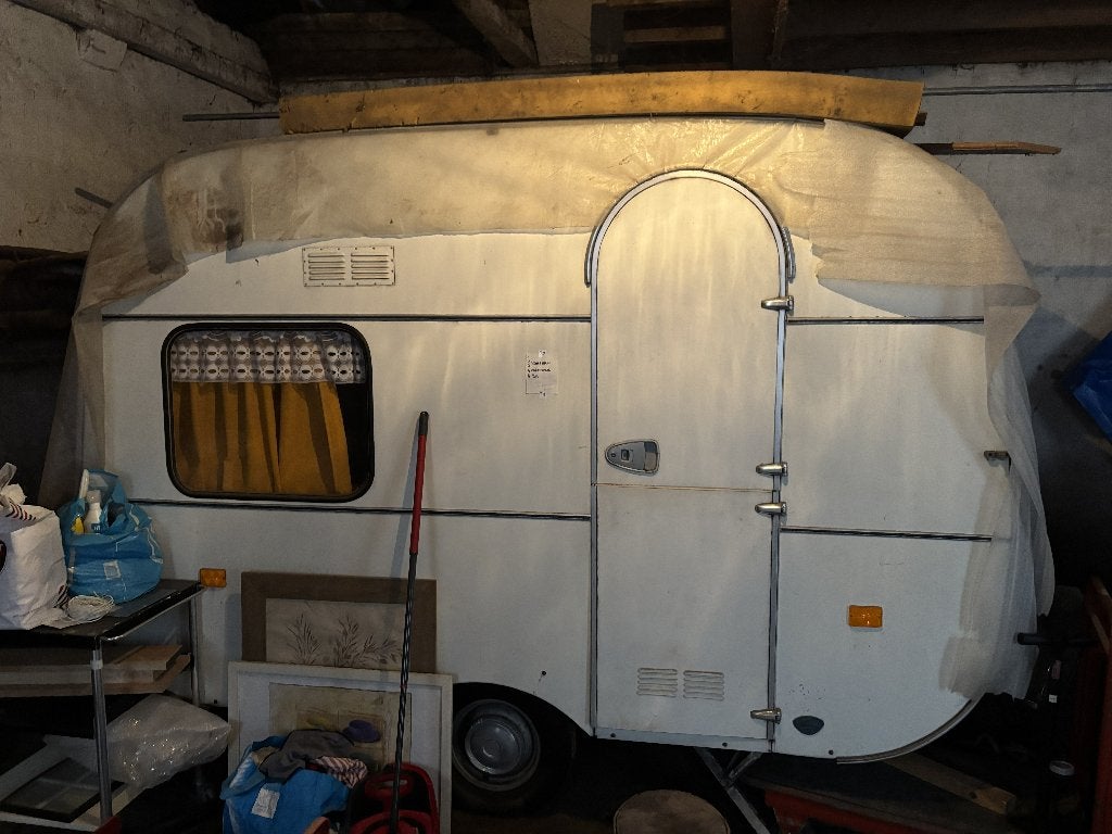 Adria 305 . bj 1972, Standaardzit, Openslaande ramen, Omvormbare zithoek, Tot en met 3