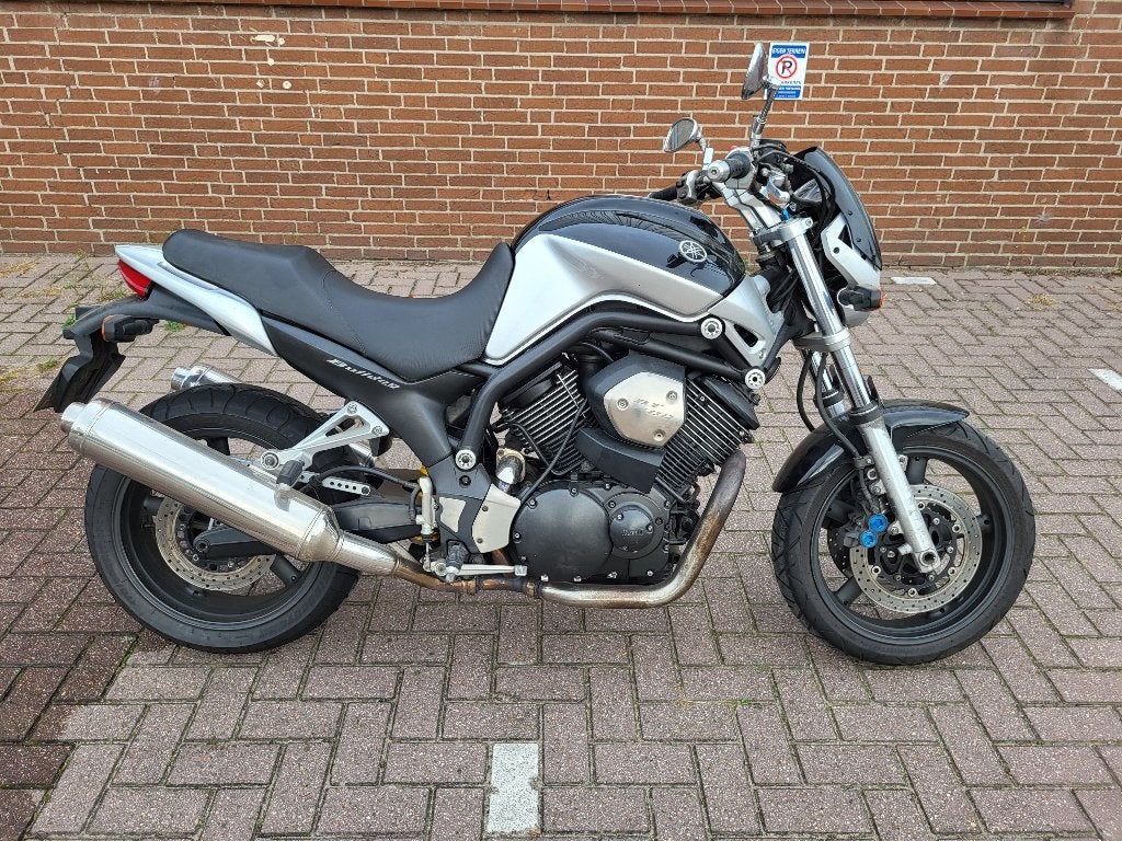Yamaha BT1100 (Bulldog), Cardan-aandrijving, 2 cilinders, Particulier, Toermotor
