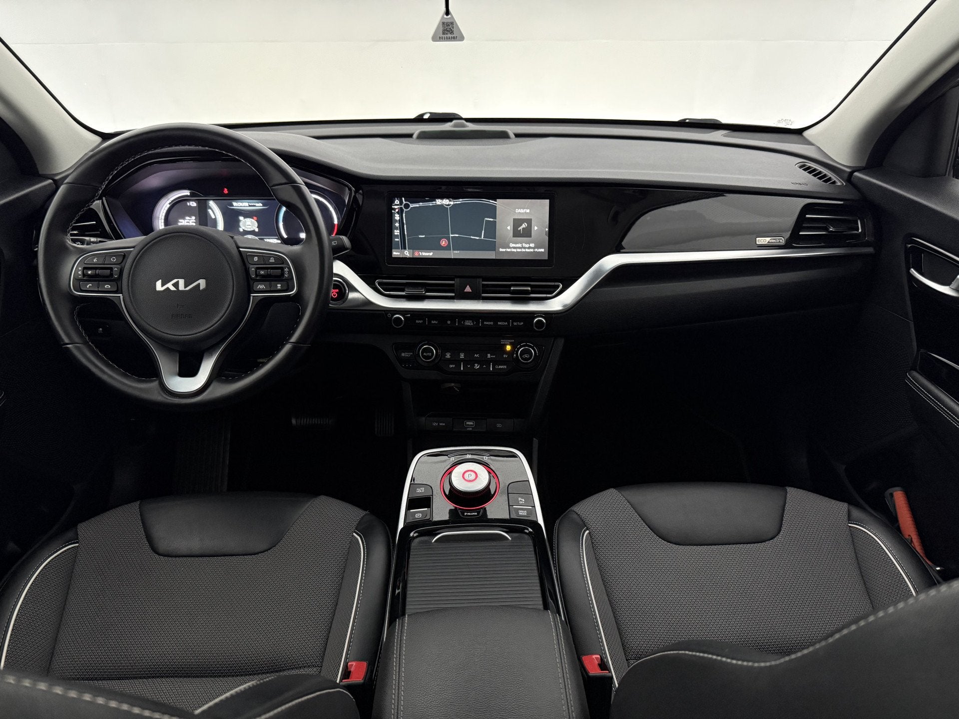 Kia e-Niro DynamicLine 64 kWh | Snelladen | SOH 95% | Clima, Auto's, Gebruikt, 1712 kg, Zwart, Origineel Nederlands