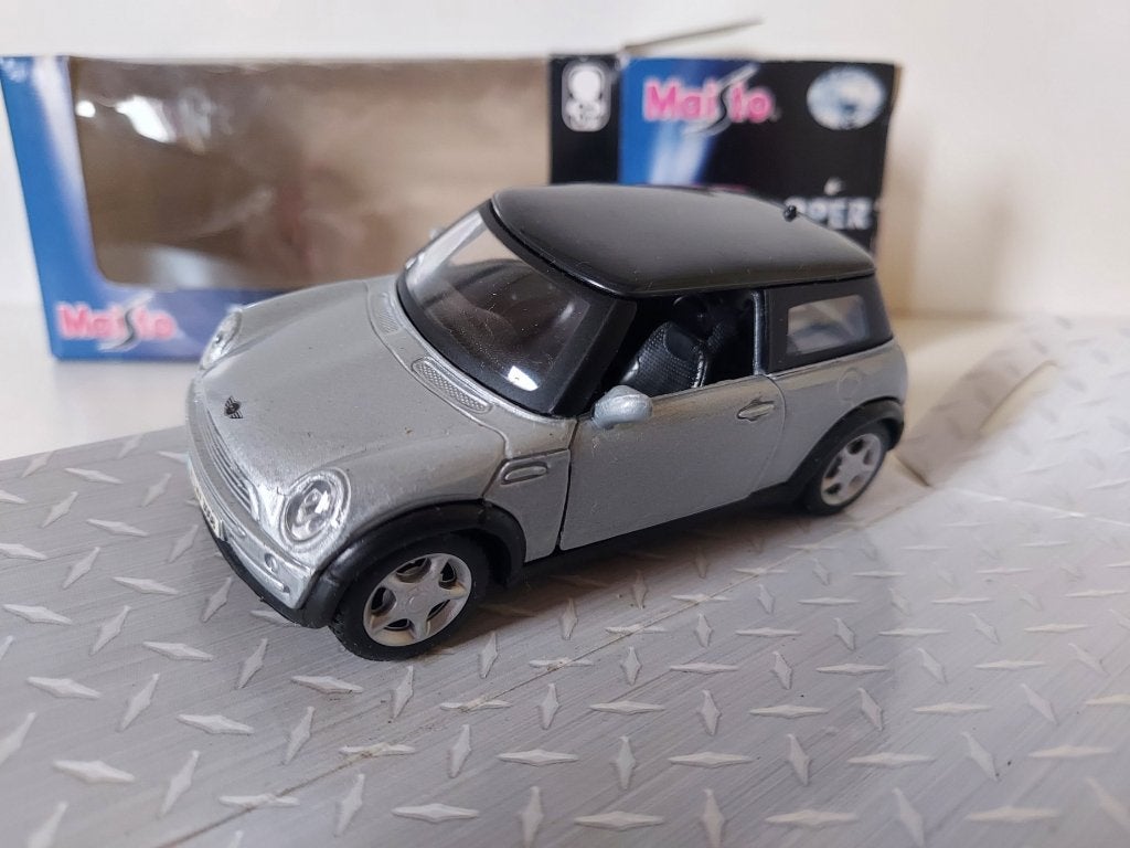 Maisto Mini Cooper zilver-zwart nieuw in doos, Ophalen of Verzenden, Nieuw, Auto, Overige merken