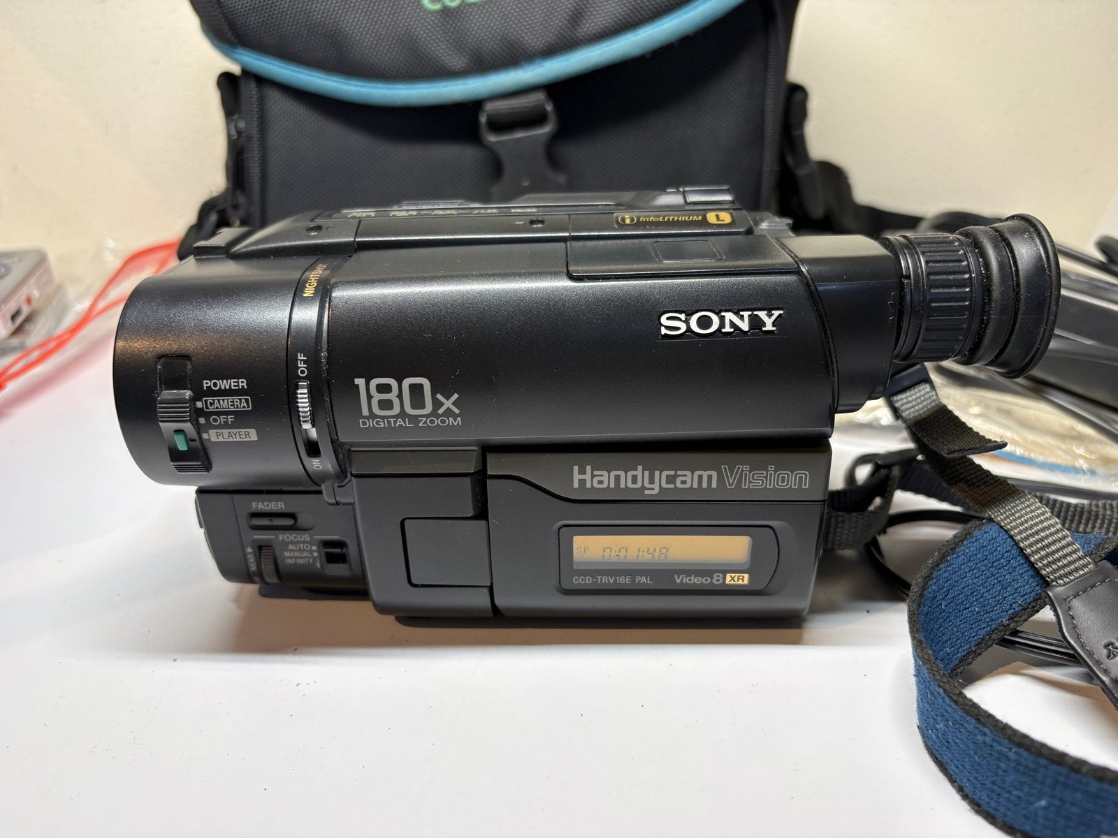 Sony CCD-TRV16E Video 8 Camera Recorder met tas, Audio, Tv en Foto, Ophalen, Gebruikt, Overige soorten, Minder dan 8x