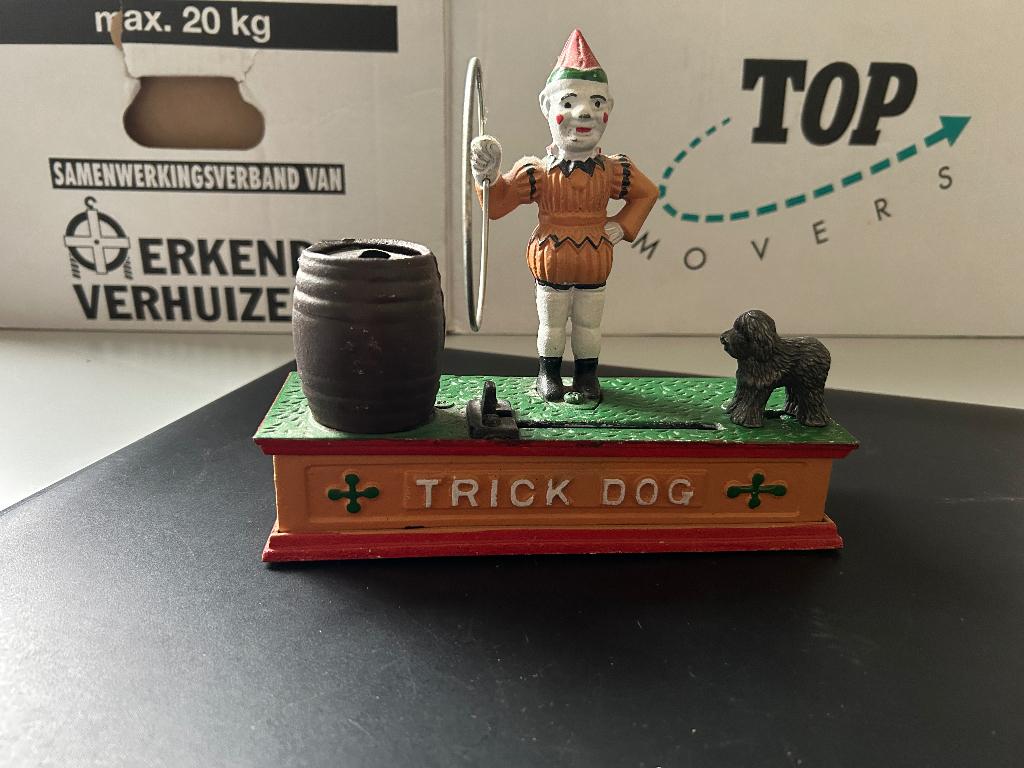 MECHANISCHE SPAARPOT GIETIJZER ‘TRICK DOG’, Ophalen of Verzenden, Gebruikt, Steen, Aardewerk of Keramiek, Dier