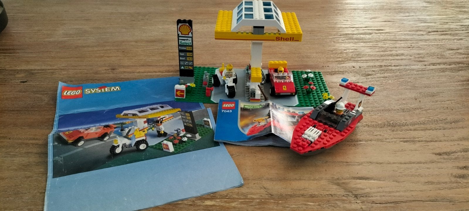 Lego System Shell Tankstation en World City 7043, Lego, Ophalen of Verzenden, Complete set, Inclusief instructies