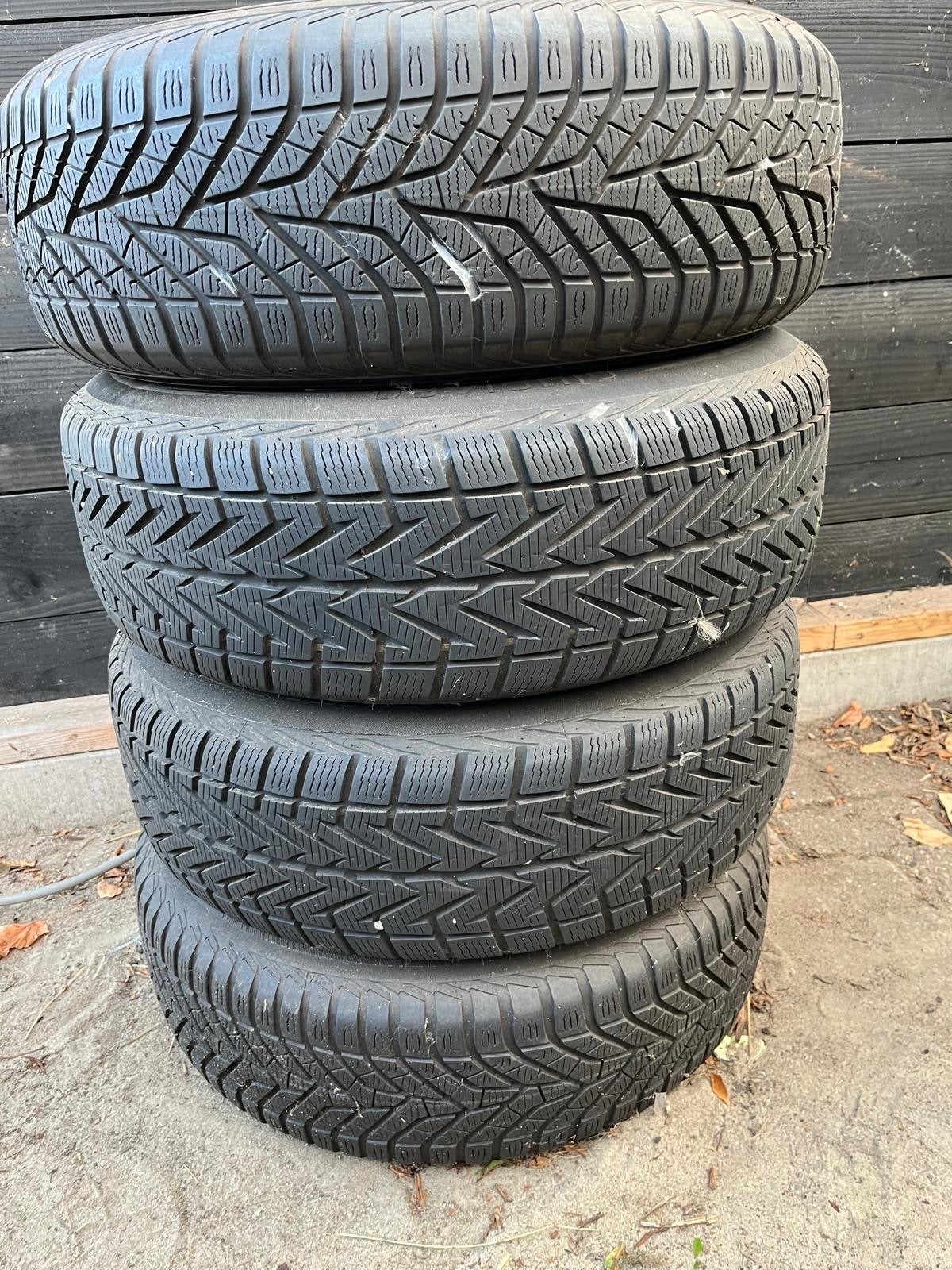 4 Yokohama Winterbanden 215/65R16 op stalen velg, Ophalen, 16 inch, Banden en Velgen, Winterbanden