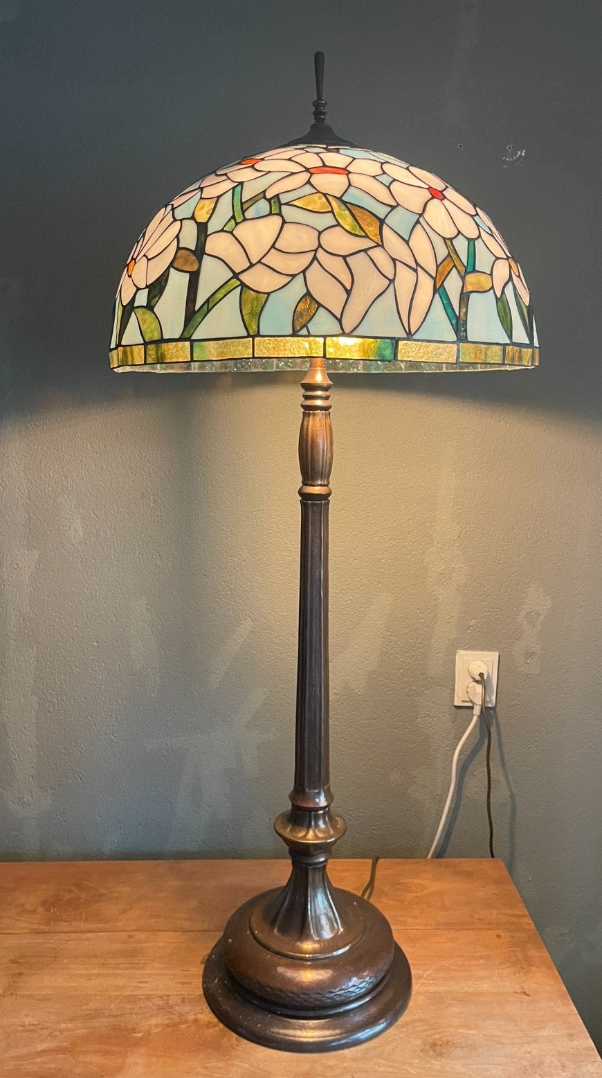 Tiffany glas en lood vloerlamp antieke bronzen voet 125x57, Ophalen, Zo goed als nieuw, Glas