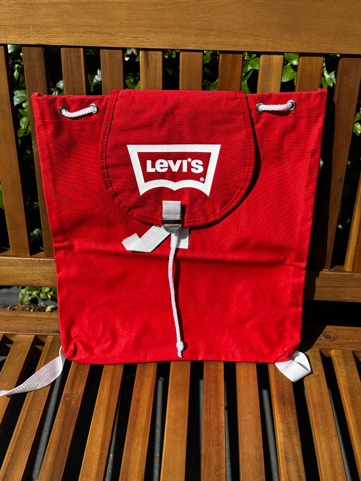 Levi's rode rugzak - Zo goed als nieuw, Overige merken, 25 tot 40 cm, Ophalen of Verzenden, Zo goed als nieuw