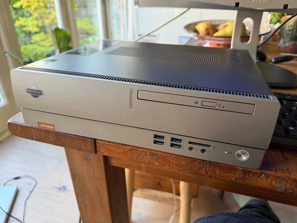 Lenovo IdeaCentre Desktop en monitor compleet GRATIS, Computers en Software, Desktop Pc's, Ophalen, Gebruikt, HDD, 8 GB
