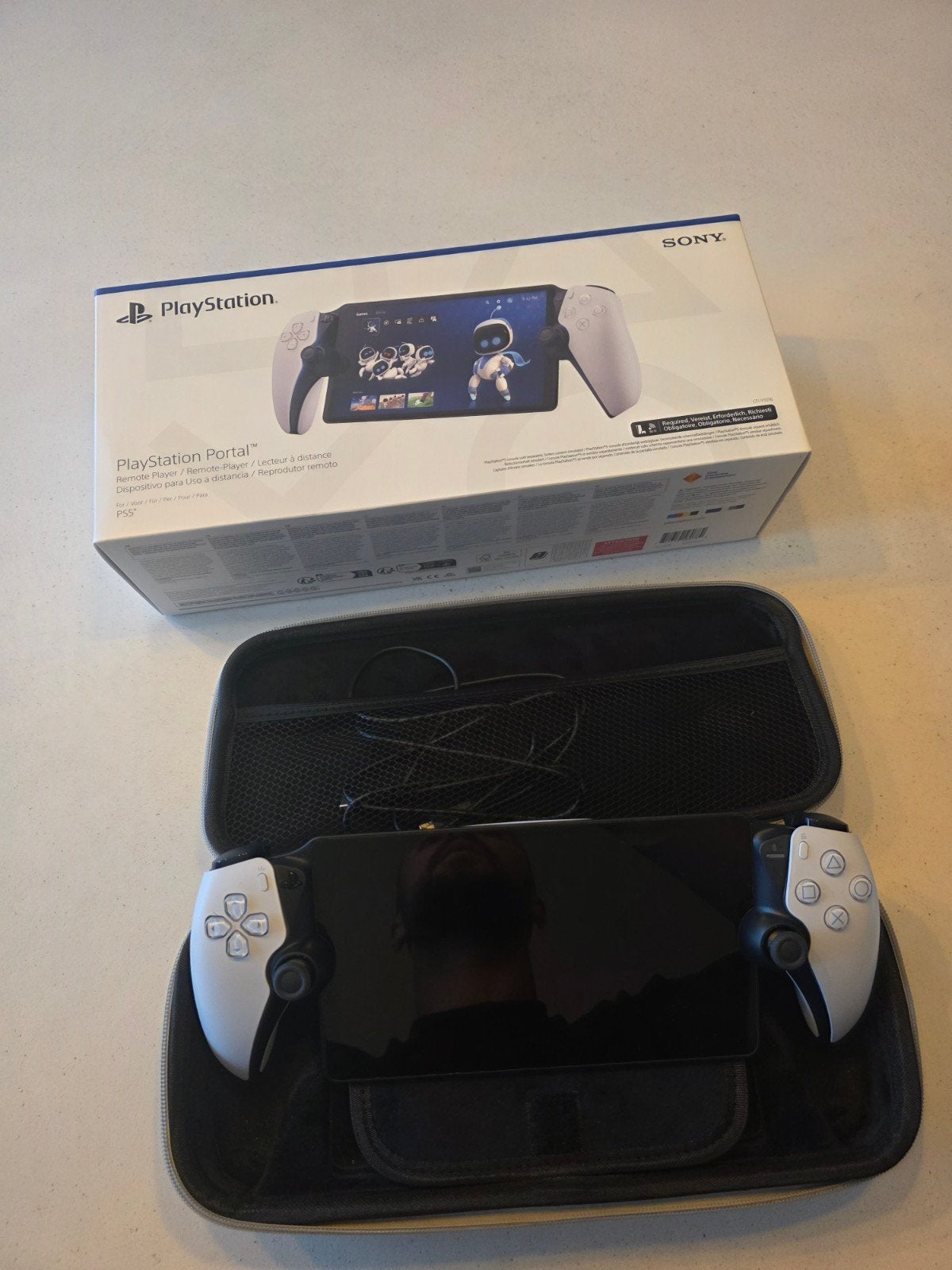 Sony PlayStation Portal Remote Player + accessoires, Ophalen of Verzenden, Zo goed als nieuw