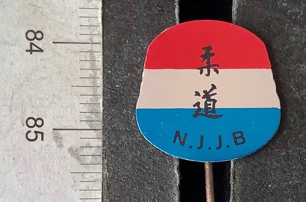 speld, N.J.J.B. Nederlandse Judo en Jiu-Jitsu Bond (AW, Verzamelen, Ophalen of Verzenden, Gebruikt, Overige onderwerpen, Speldje of Pin