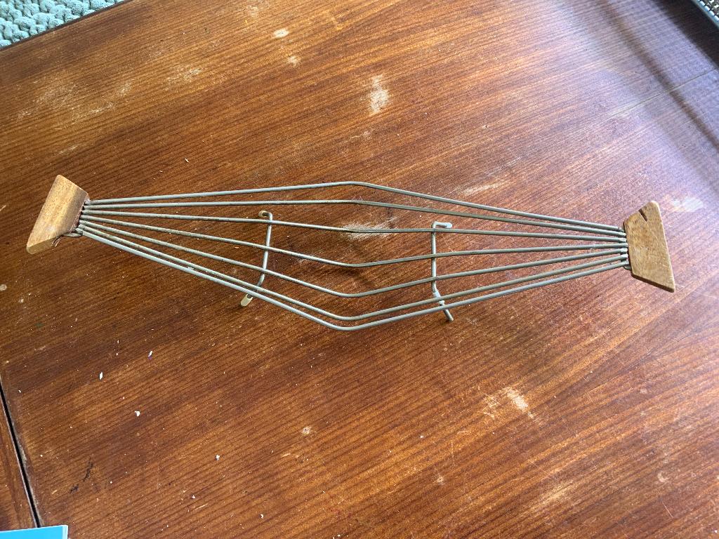 ijzeren mid century fruitmand met houten handvatten, Ophalen of Verzenden