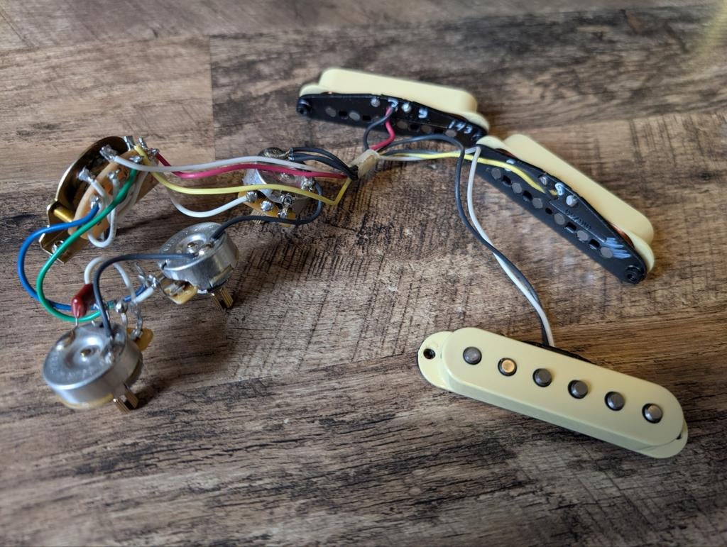 Fender Stratocaster Elektronicaset (MIM/USA), Muziek en Instrumenten, Ophalen of Verzenden