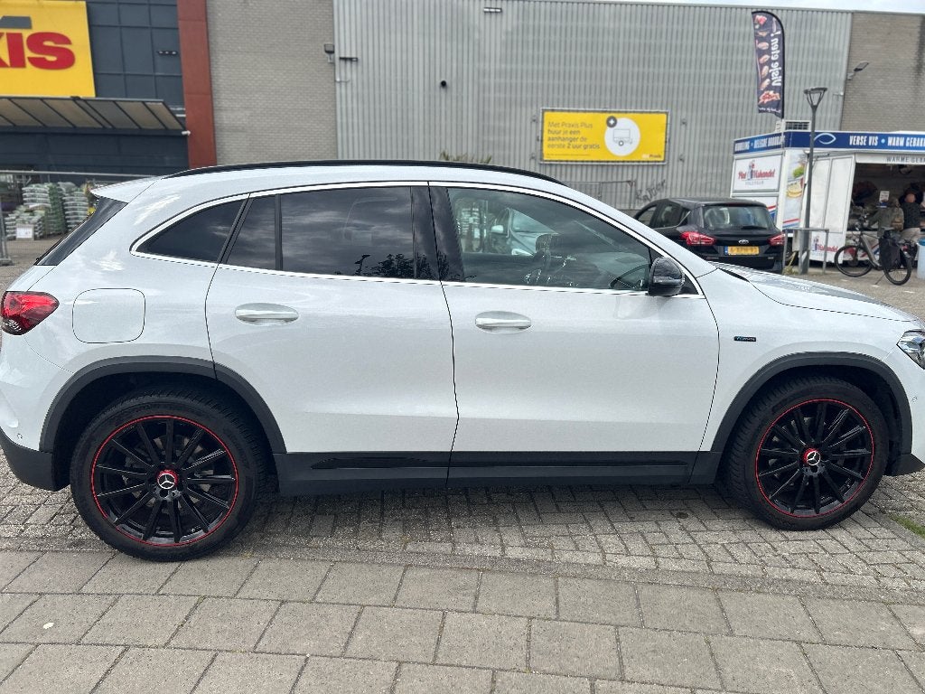 Mercedes-Benz GLA 250 e 218pk 8G-DCT 2020 Wit, Auto's, Mercedes-Benz, 1800 kg, Zwart, 1675 kg, 160 pk