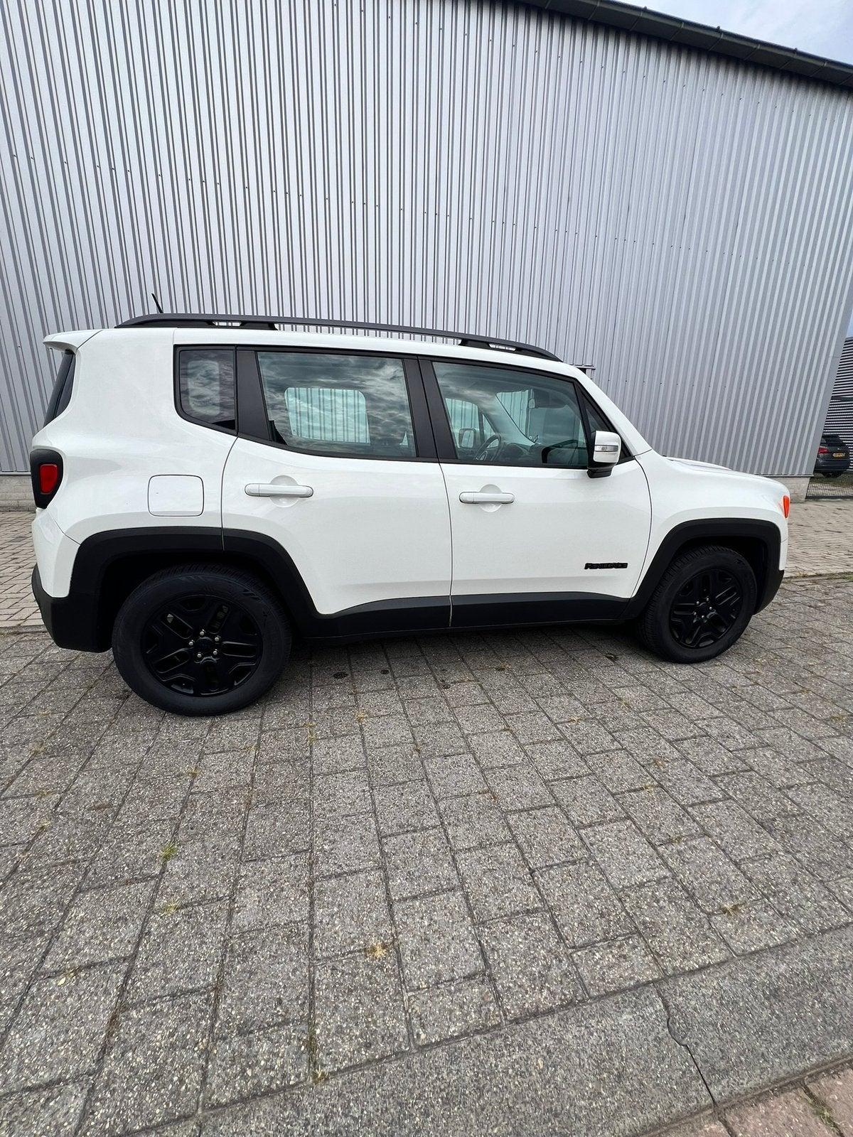 Jeep Renegade 1.4 Multiair 136pk FWD 2016 Wit, Voorwielaandrijving, 1295 kg, 4 cilinders, 400 kg