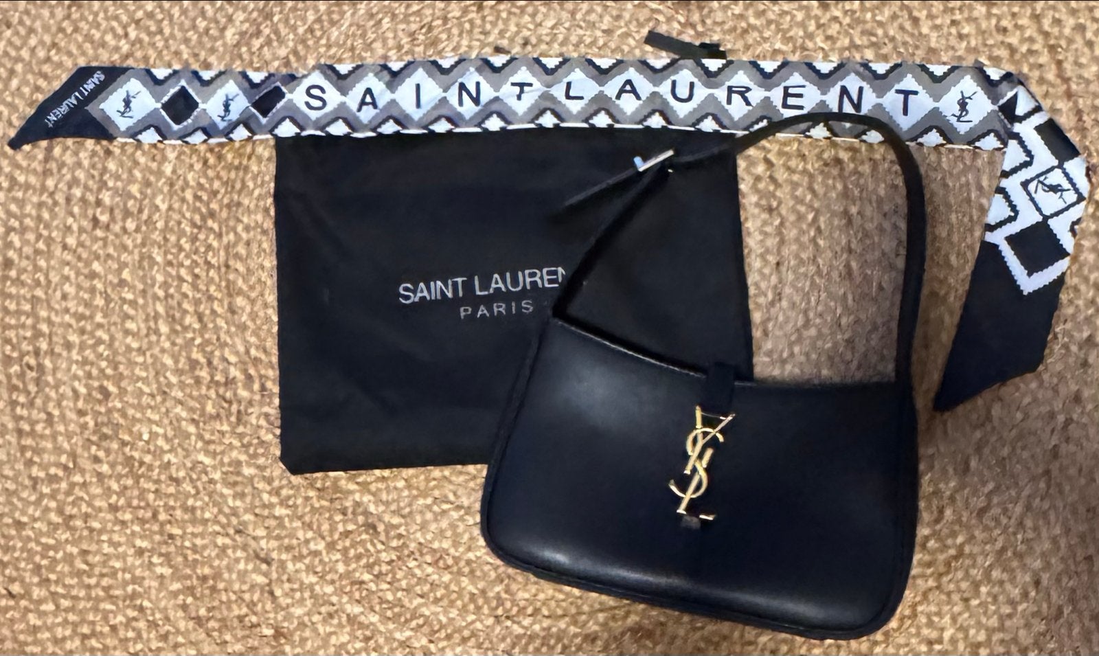 Saint Laurent Le 5 à 7 Hobo Tas Zwart, Ophalen of Verzenden, Zo goed als nieuw, Zwart, Schoudertasje