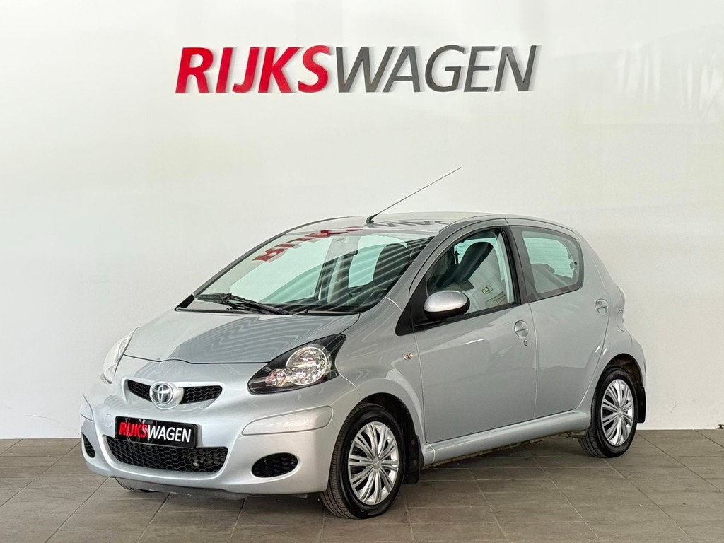 Toyota Aygo 1.0-12V Now Airco/Elektrische ramen, Auto's, Voorwielaandrijving, Stof, Gebruikt, Huisgarantie