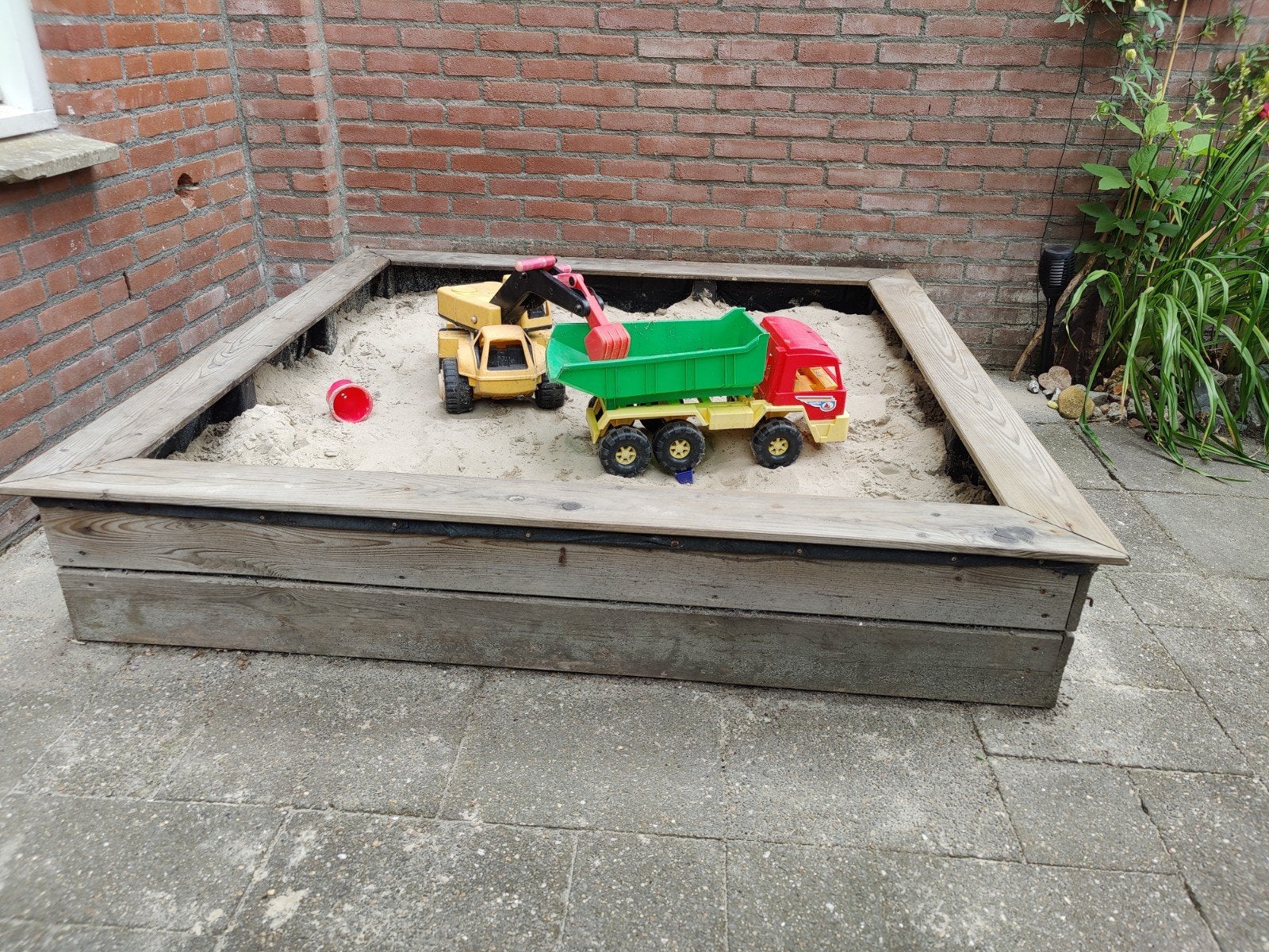 Stevige houten zandbak 168x168 cm met 500 kg speelzand, Kinderen en Baby's, Speelgoed | Buiten | Zandbakken, Ophalen, Gebruikt