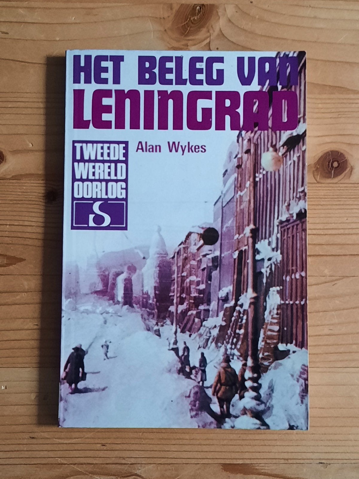 Het Beleg van Leningrad - Tweede Wereldoorlog, Boeken, Ophalen of Verzenden, Alan Wykes, Tweede Wereldoorlog, Gelezen