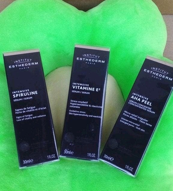 Esthederm Paris Peeling Serum AHA/Vit E2/ Spiruline, Verzenden, Nieuw, Gehele gezicht, Verzorging