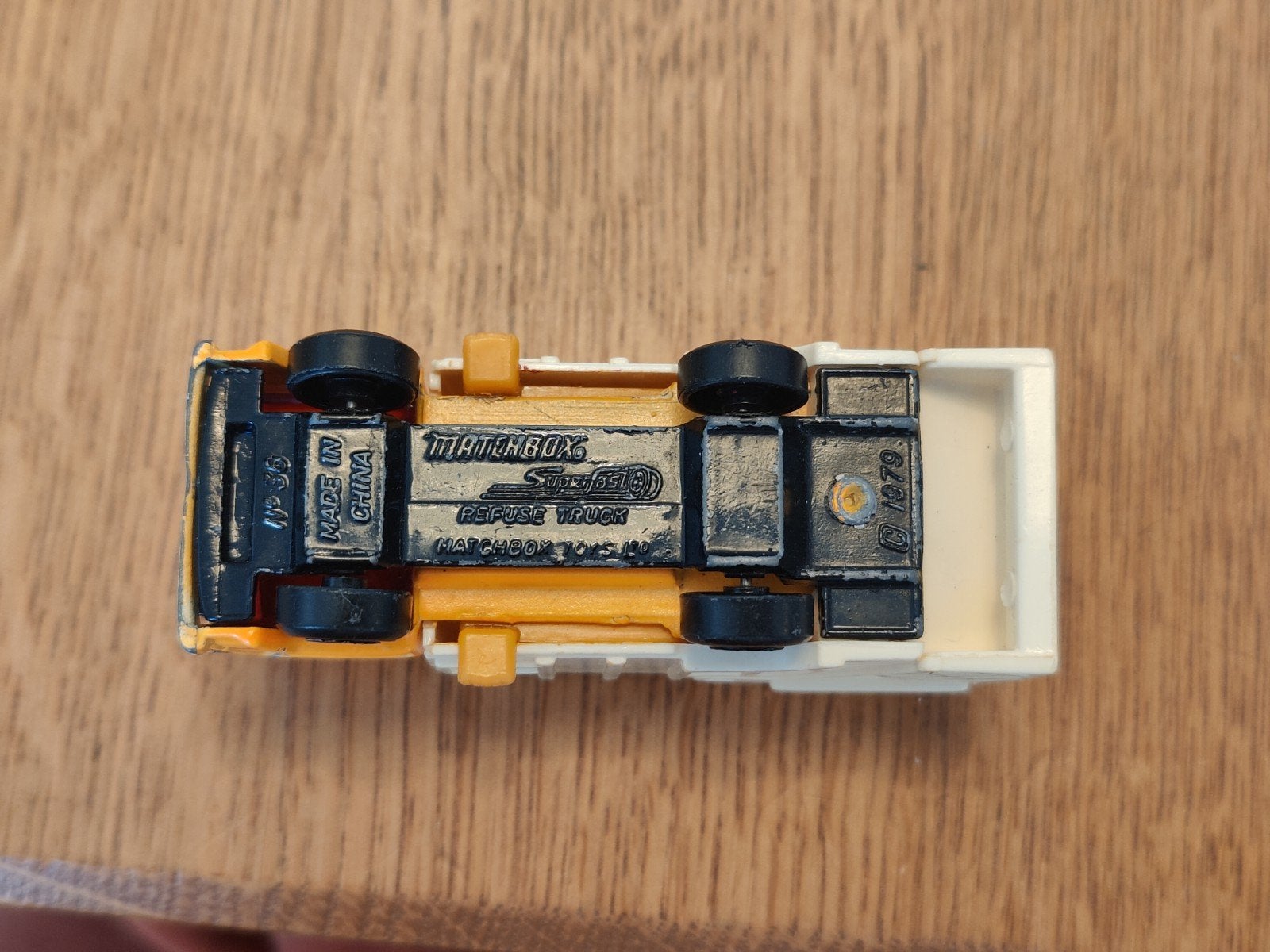 Matchbox Refuse Truck Vuilniswagen ORANJE, Ophalen of Verzenden, Zo goed als nieuw, Bus of Vrachtwagen