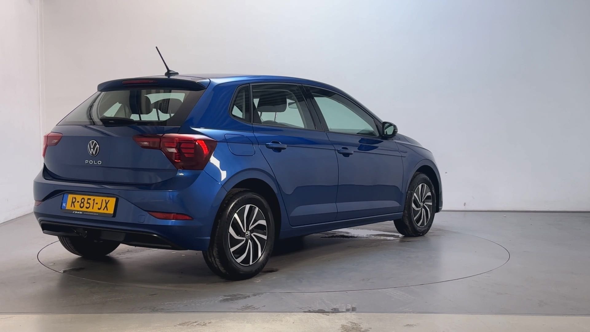 Volkswagen Polo 1.0 TSI Life Parkeersensoren Navigatie Trekh, Auto's, Voorwielaandrijving, Dealer onderhouden, Stof, Gebruikt