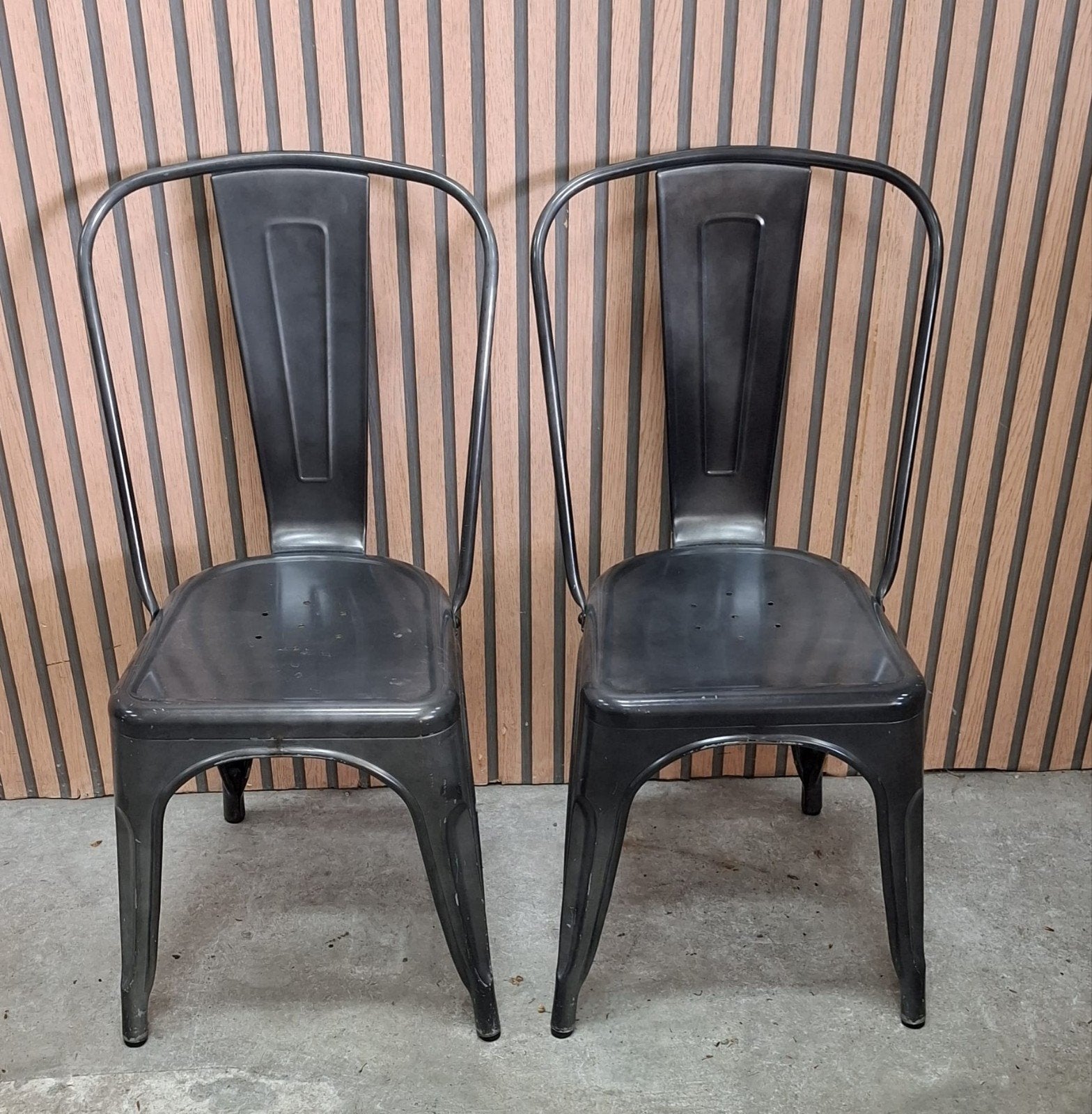 24 x metaal design stoelen horeca kantine cafe kantoor tolix, Zwart, Ophalen of Verzenden, Zo goed als nieuw, Metaal