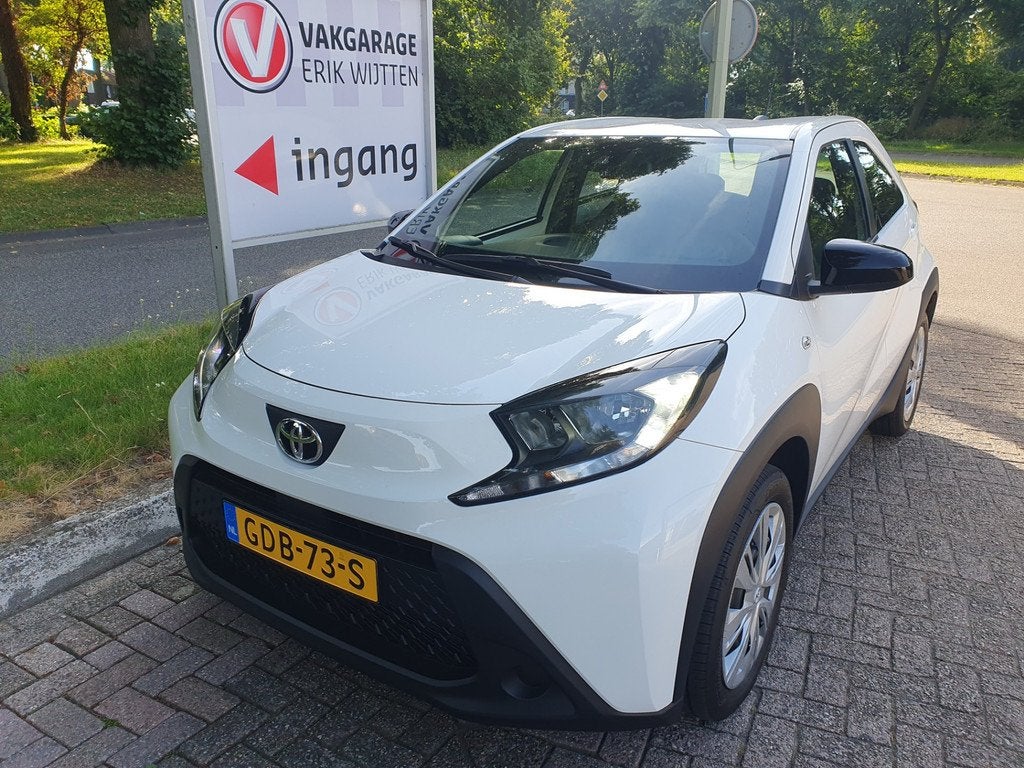 Toyota Aygo X 1.0 VVT-i MT play, Auto's, Stof, 920 kg, 4 stoelen, Wit
