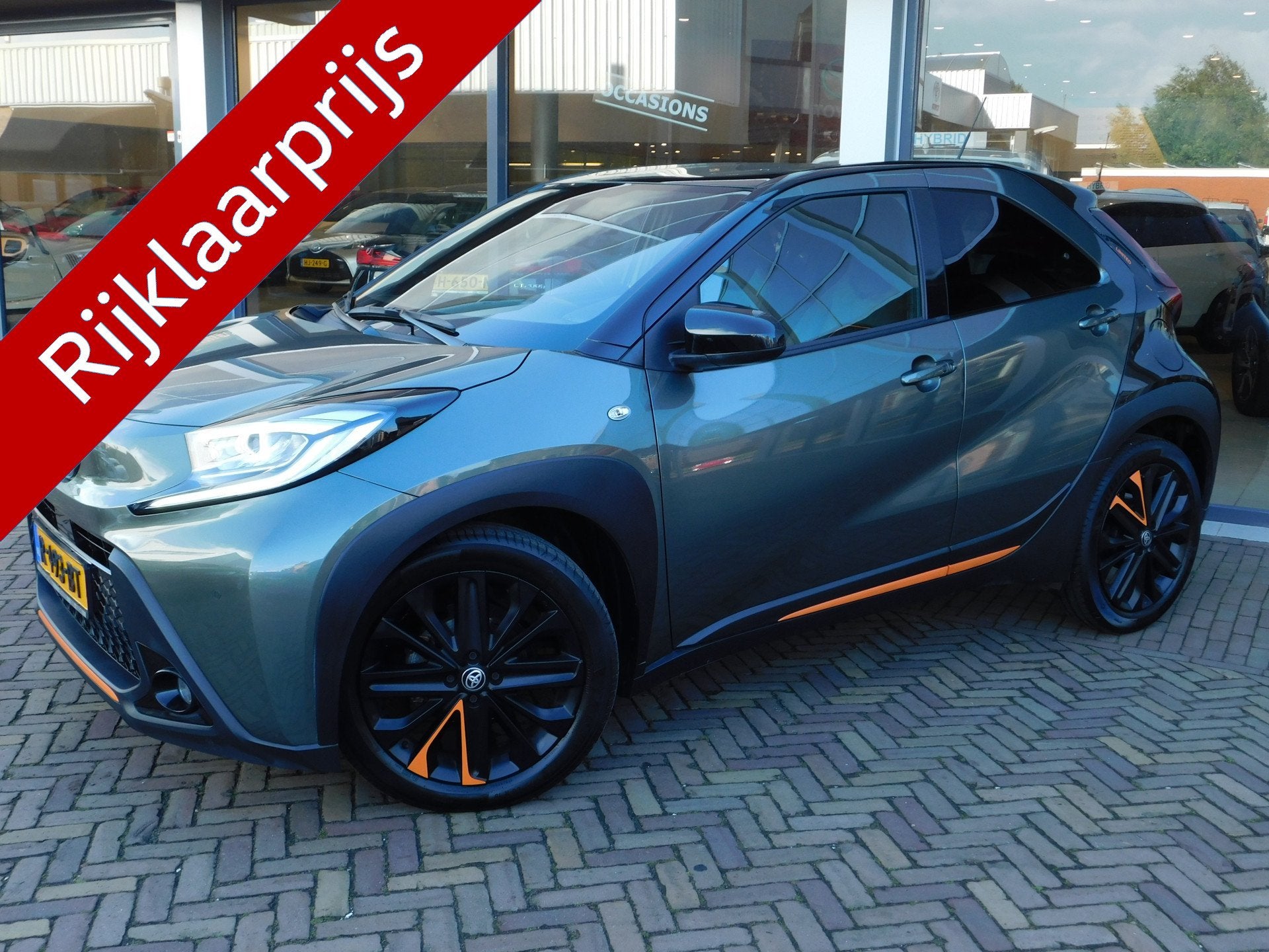 Toyota Aygo X 1.0 VVT-i S-CVT Limited (bj 2022, automaat), Auto's, Gebruikt, 4 stoelen, Leder en Stof, Origineel Nederlands