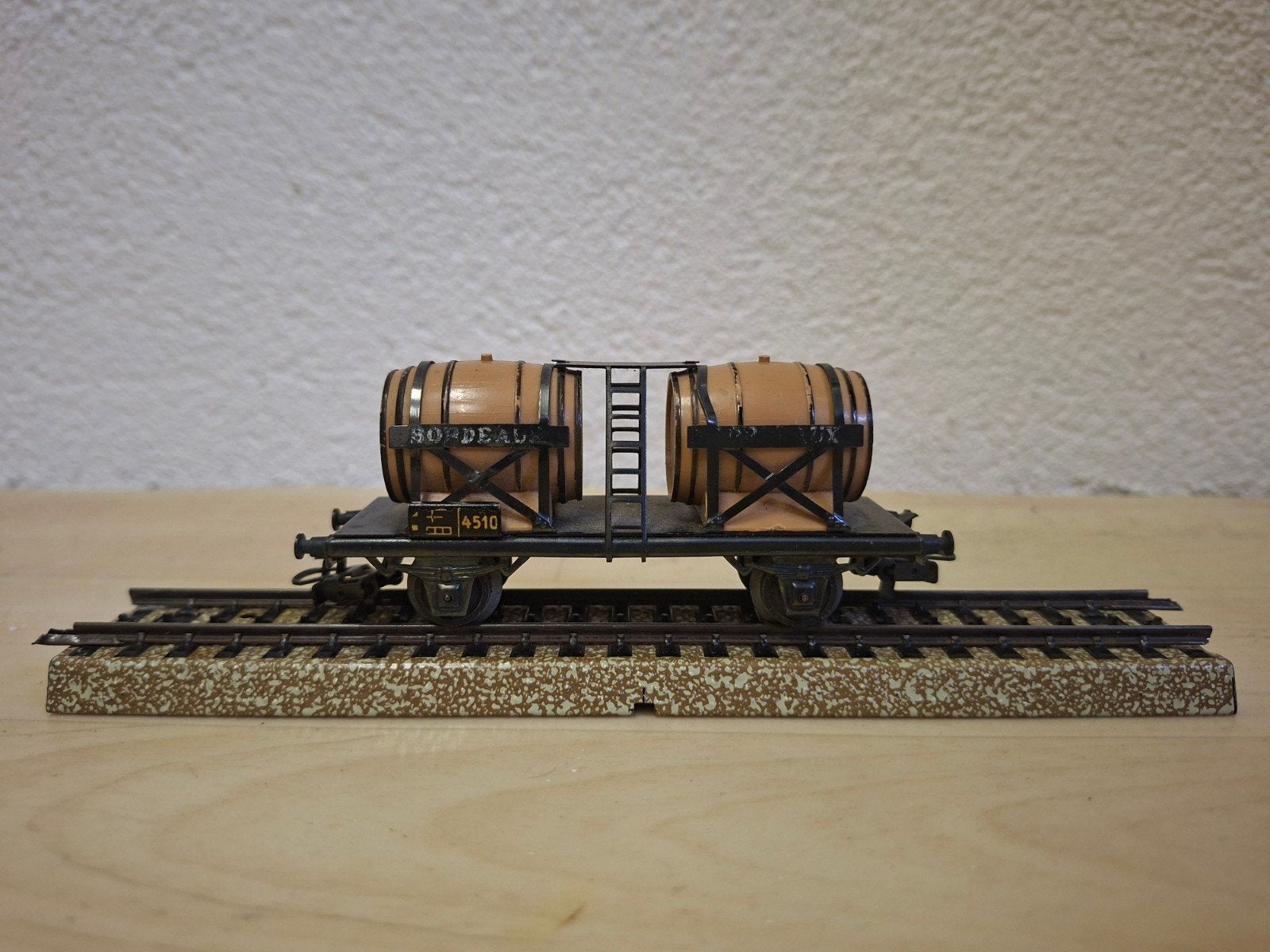Märklin 4510 Bordeaux Wijnvatenwagon, Ophalen, Wisselstroom, Wagon, Zo goed als nieuw