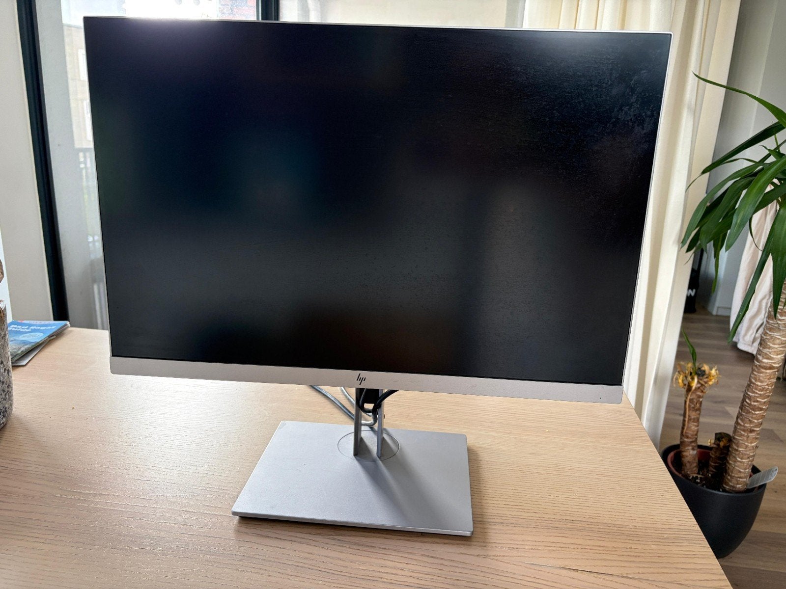 24 inch HP monitor met verstelbare standaard, Computers en Software, Monitoren, Ophalen, HDMI, Full HD, Zo goed als nieuw