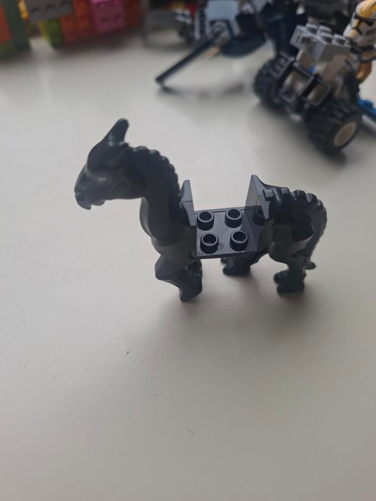 Zwart LEGO paard met zadel voor minifiguren, Ophalen of Verzenden, Gebruikt, Overige merken