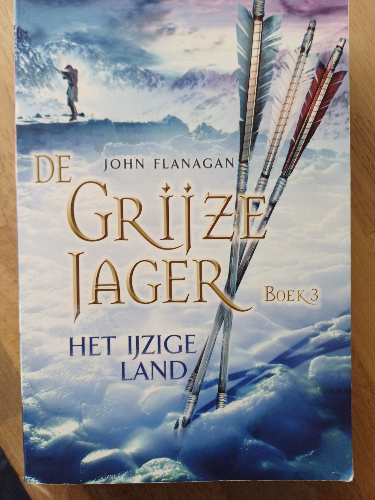 John Flanagan - Het ijzige land, Ophalen of Verzenden, Zo goed als nieuw, John Flanagan