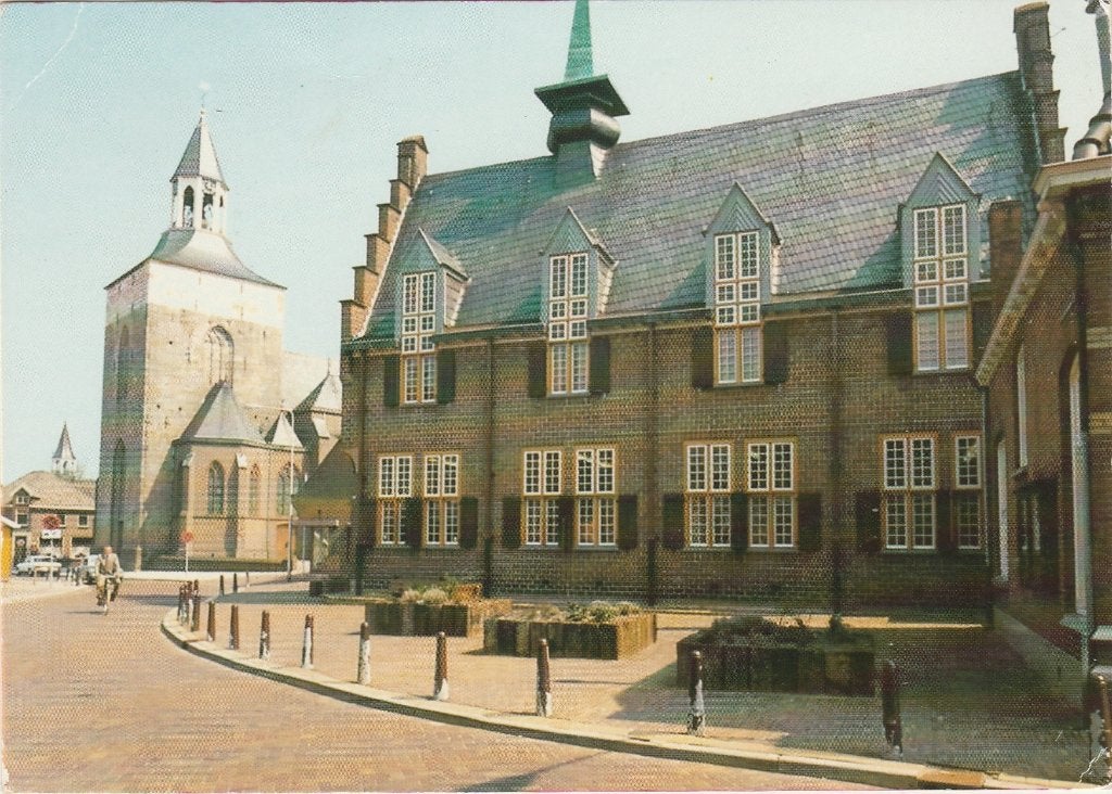 TUBBERGEN R.K. Kerk met Oude Raadhuis, Verzenden, 1960 tot 1980, Gelopen, Overijssel