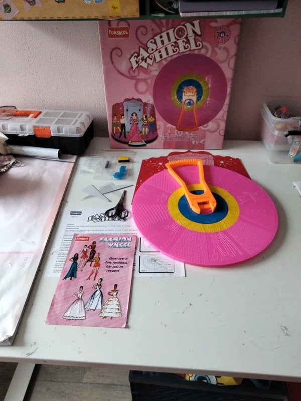 Funskool Fashion Wheel / Modewijzer, Hobby en Vrije tijd, Knutselen, Zo goed als nieuw, Knutselwerk, Educatief, Geschikt voor snijden