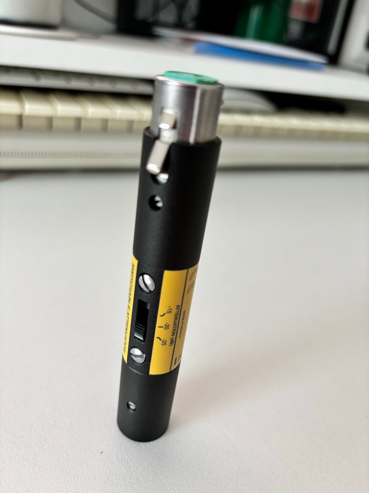 Shure A15AS Schakelbare Attenuator voor Microfoons, Ophalen of Verzenden, Zo goed als nieuw, Overige typen