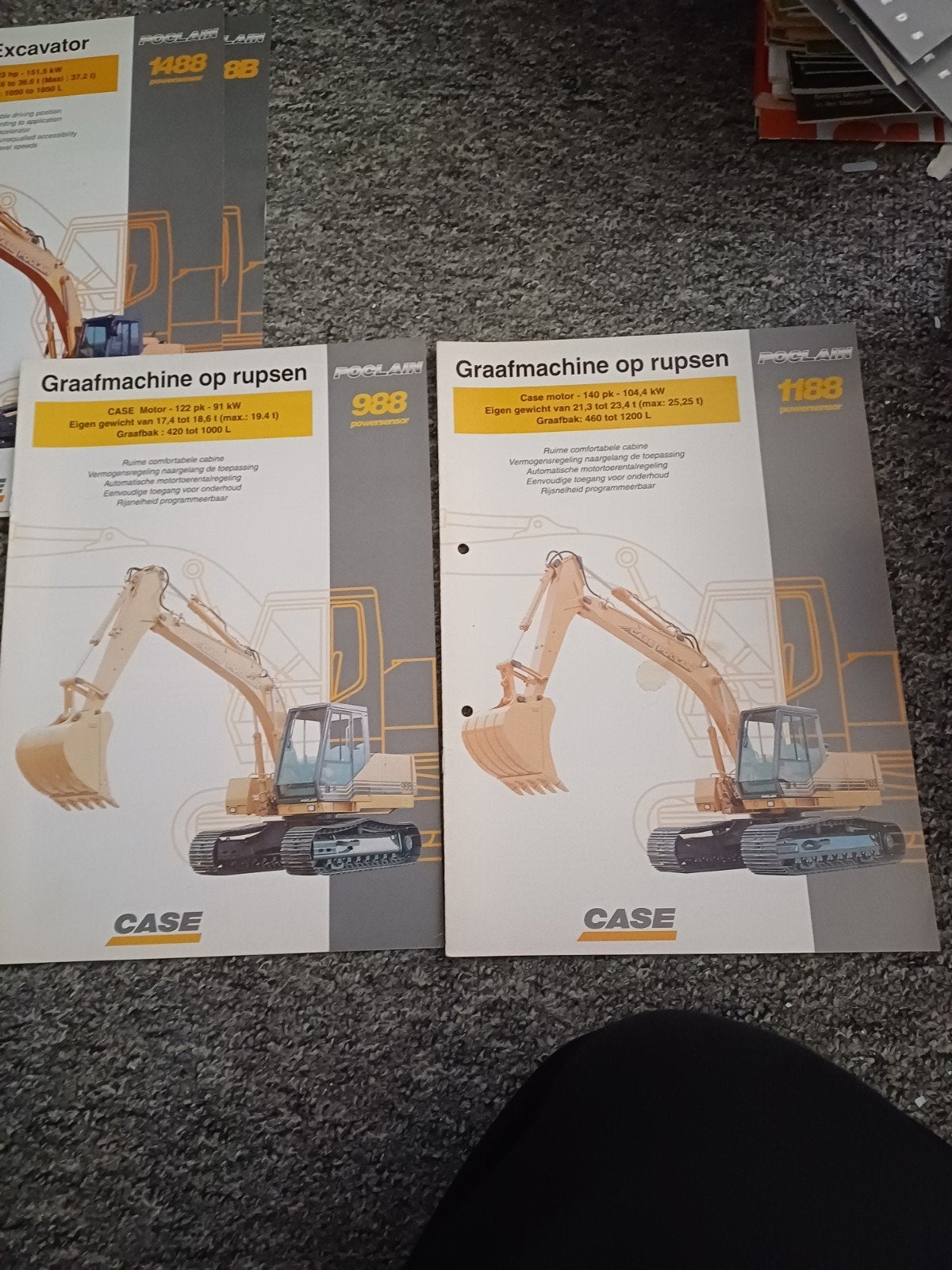 aangeboden  set case  poclain  kraan  folders, Ophalen of Verzenden, Zo goed als nieuw, Folder