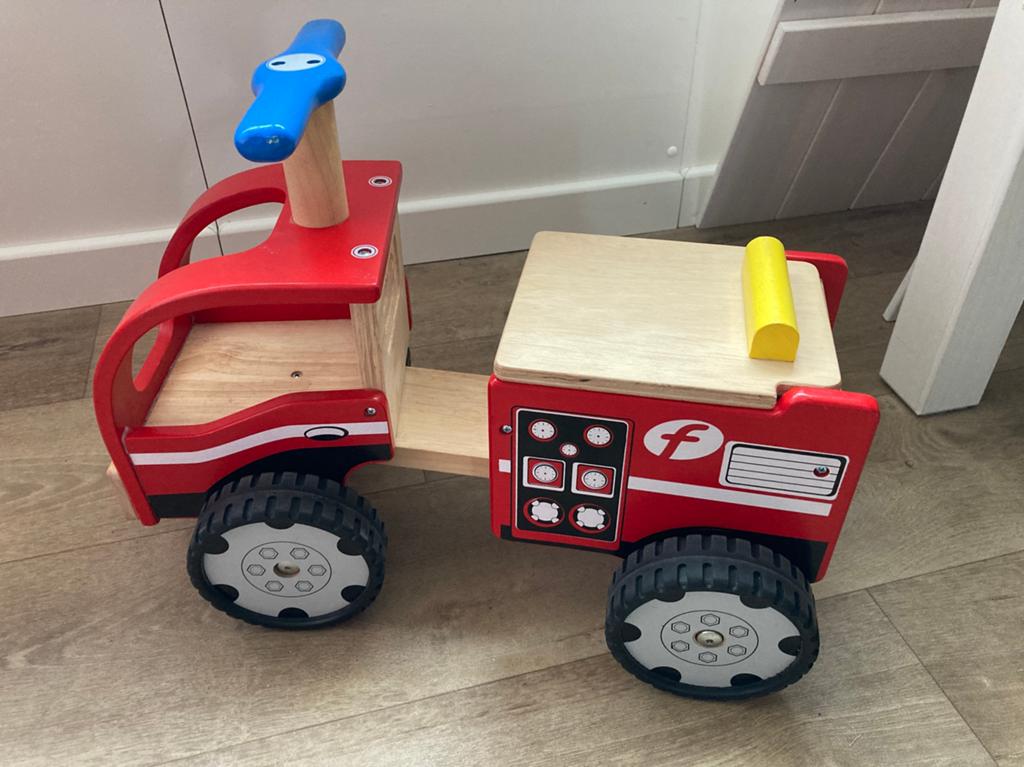 Houten loopfiets brandweerwagen, Ophalen, Zo goed als nieuw