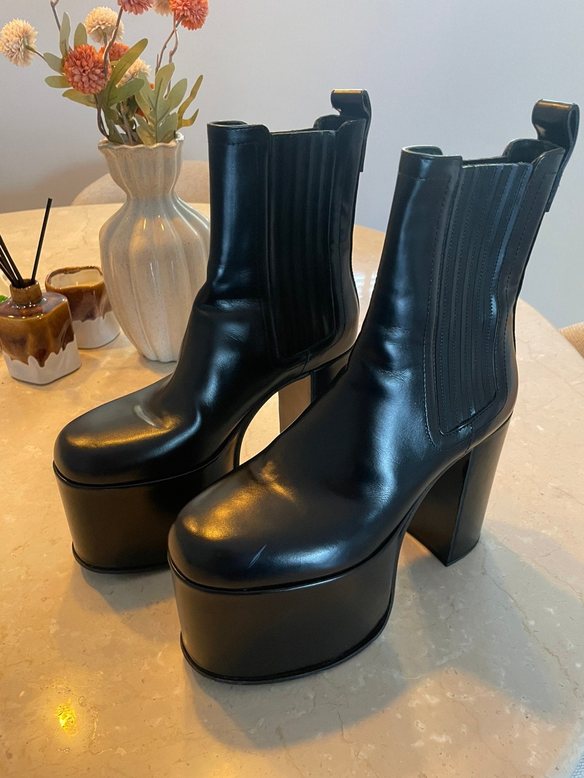 Designer schoenen– Valentino Garavani & Isabel Marant, Kleding | Dames, Schoenen, Ophalen of Verzenden, Zo goed als nieuw, Zwart