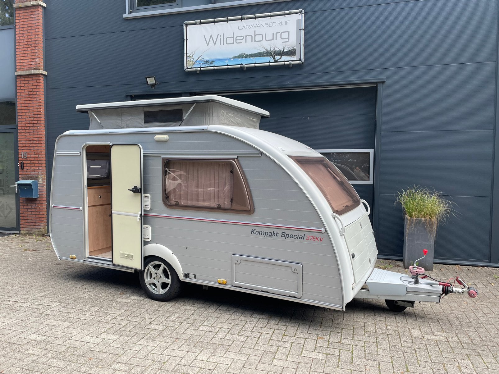 Fraaie Kip Kompakt Special 37ekv Variotop, 1e eigenaar!, Caravans en Kamperen, Caravans, Standaardzit, Kip, Tot en met 2, Bedrijf