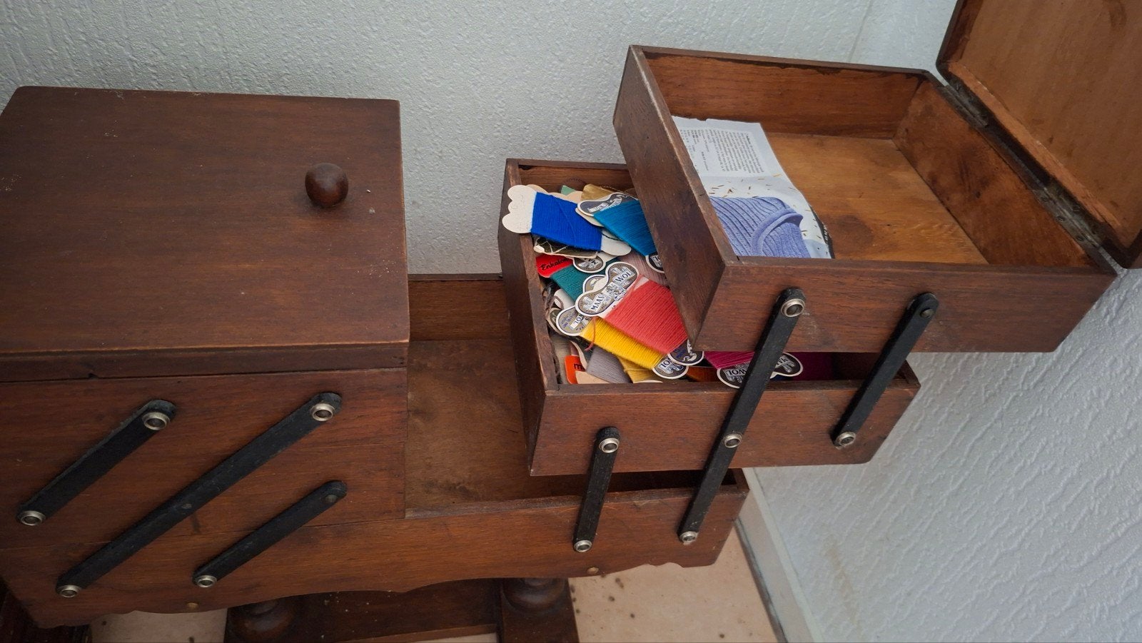 leuk vintige naai tafeltje uit boedel, Ophalen, 50 tot 100 cm, 50 tot 75 cm