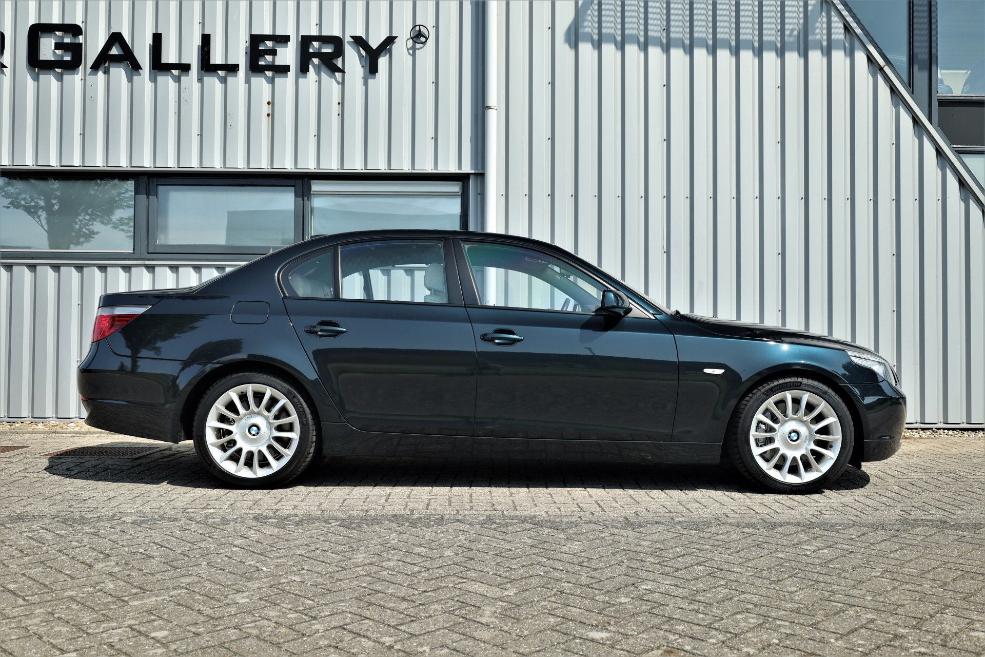 BMW 5 Serie 545i Executive Individual Youngtimer (bj 2004), Auto's, Automaat, Achterwielaandrijving, 8 cilinders, 2000 kg