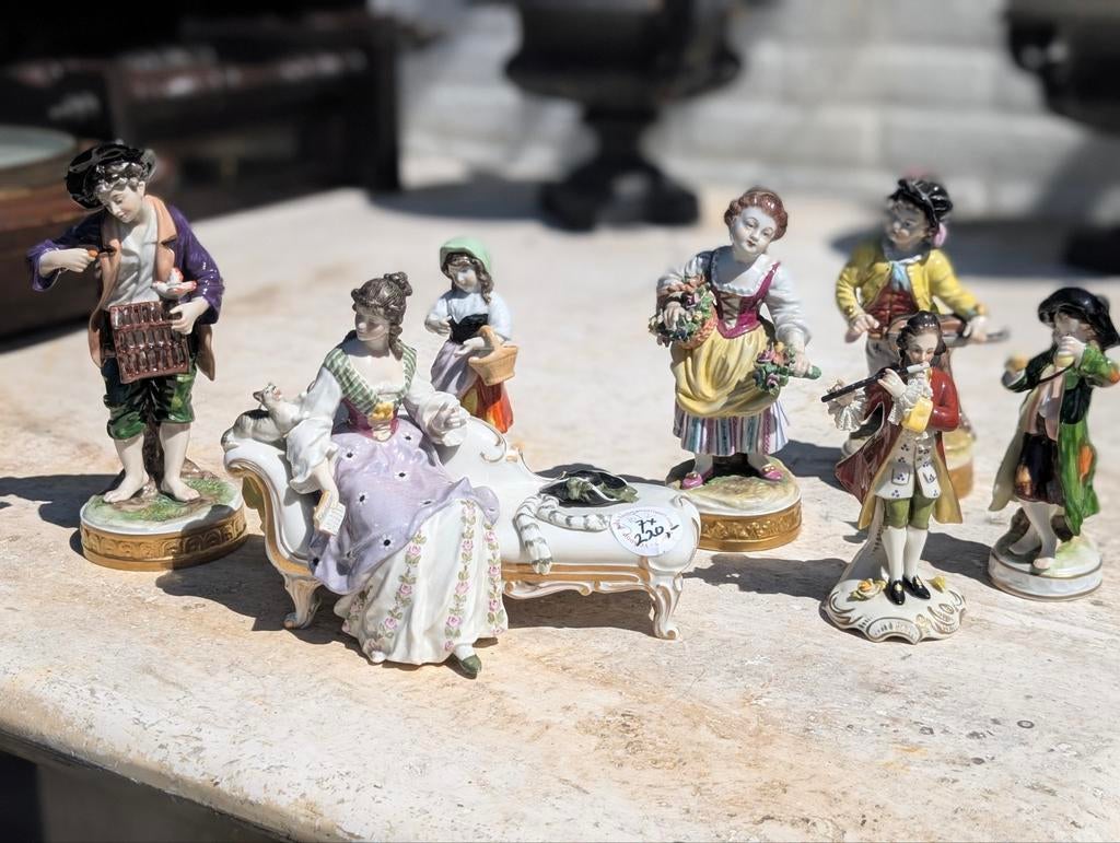 7 porseleinen beeldjes grootste 19 cm hoog. €230., Antiek en Kunst, Antiek | Porselein, Ophalen