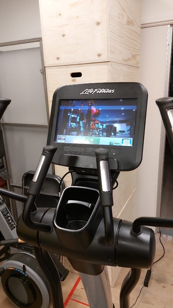 Foto 8 van Professionele Life Fitness Crosstrainer (1 stuk over)