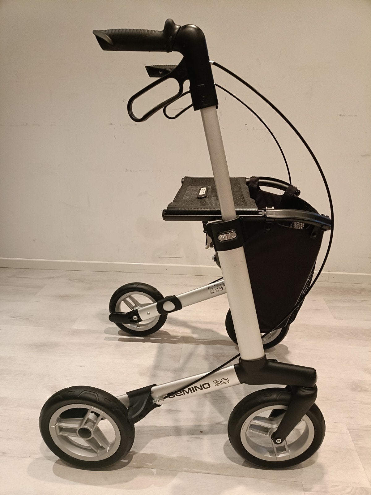 Gemino 30 lichtgewicht rollator incl Servicebeurt IZGS., -, -, Ophalen of Verzenden, Zo goed als nieuw